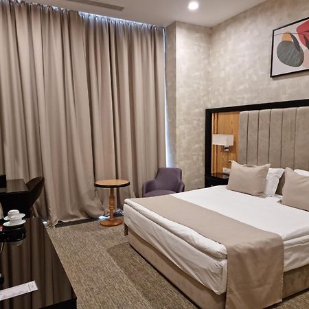 Premium Hotel Ganja Bagian luar foto