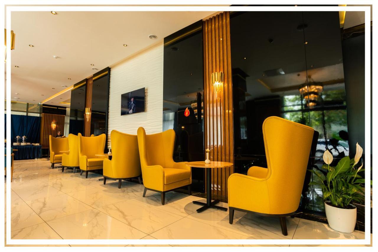 Premium Hotel Ganja Bagian luar foto