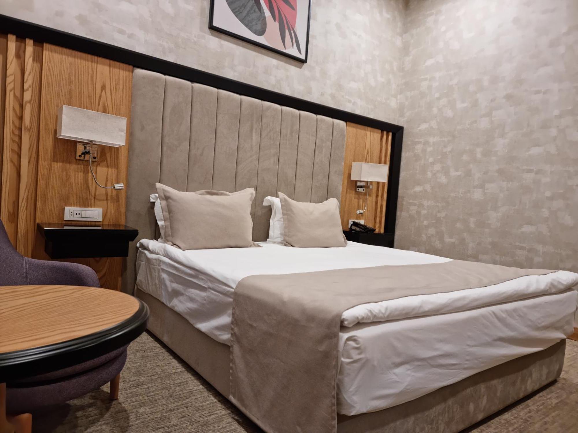 Premium Hotel Ganja Bagian luar foto